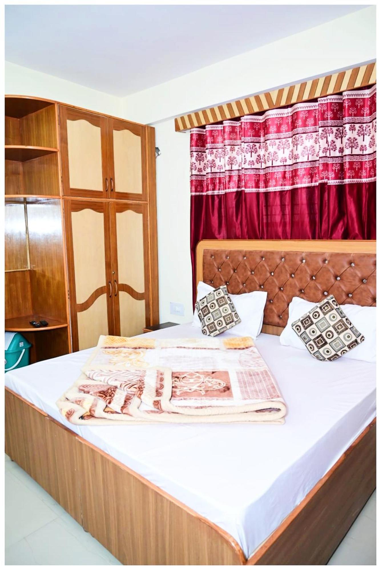 Simla Hotel K R I S H N A B - B Near Mall Road And Temple ภายนอก รูปภาพ